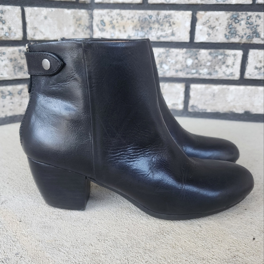 Comfortiva Alandra Black Leather Casual Heeled Booties Women's Size 7.5